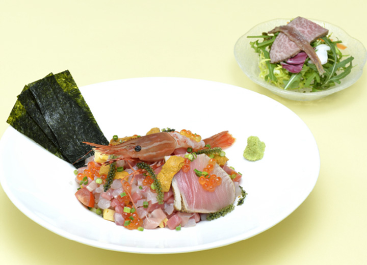 Chirashi-sushi course with fresh seafoods